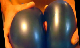 Two balloons collide in a cumshot