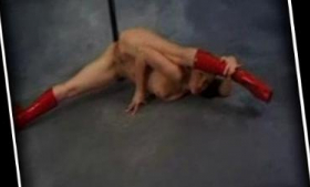 In red boots, a flexible naked chick shows extreme positions