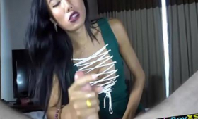 A sexy green dress and handjob is worn by this lady