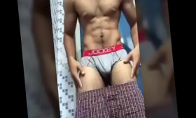 Throaty Indian gay hunk cupping in toilet at gym - Indian gay video