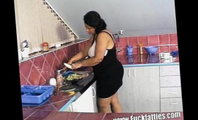 Kitchen fuck slut gets punched in the pussies