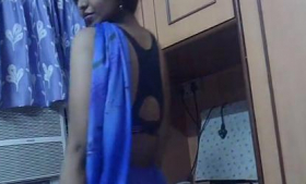 A horny Indian babe in a blue sari - Pornhub